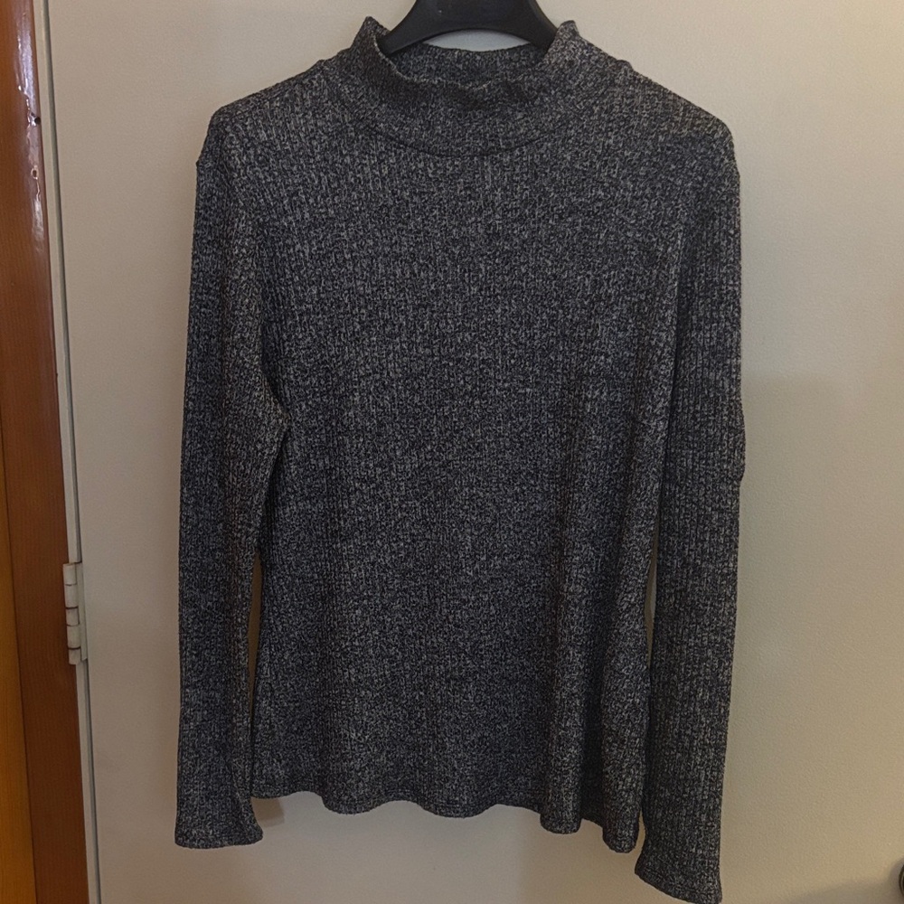 Women's Ribbed Mock Neck Sweater - black and white